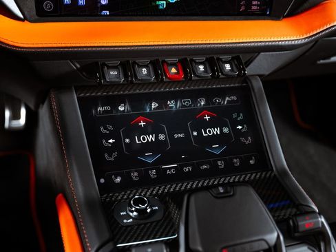 Used 2025 Lamborghini Urus SE AWD/4WD image 31