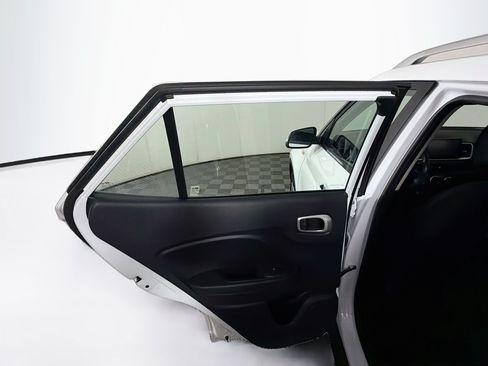 Used 2025 Hyundai Venue SEL FWD image 26