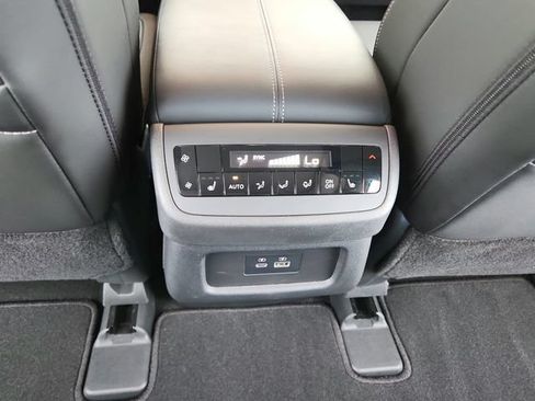 Used 2025 Nissan Pathfinder SL w/ SL Premium Package FWD image 35