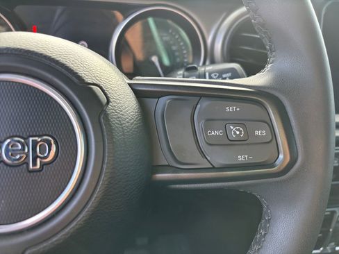Used 2023 Jeep Wrangler Unlimited AWD/4WD image 19