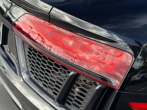 Used 2017 Audi R8 V10 image 17