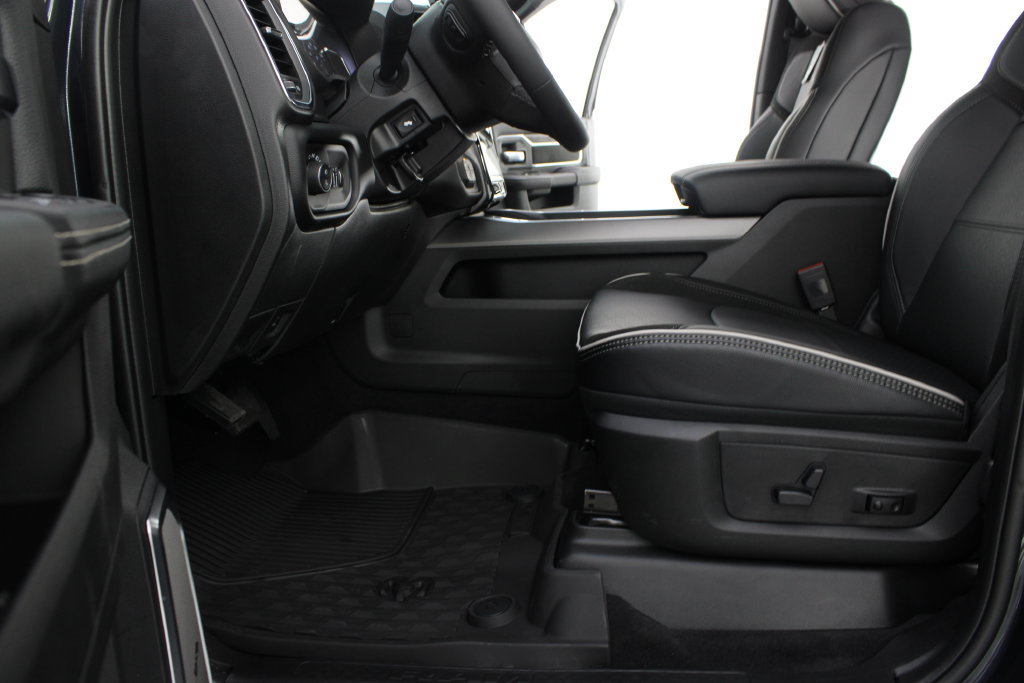 New 2026 RAM 2500 Laramie w/ Sport Appearance Package AWD/4WD image 17
