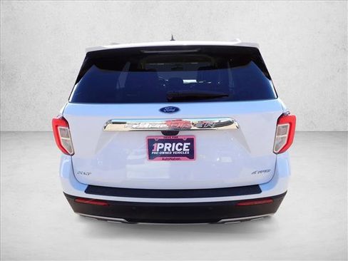 Used 2023 Ford Explorer XLT w/ Equipment Group 202A image 3