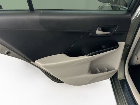Used 2014 Toyota Camry LE image 25
