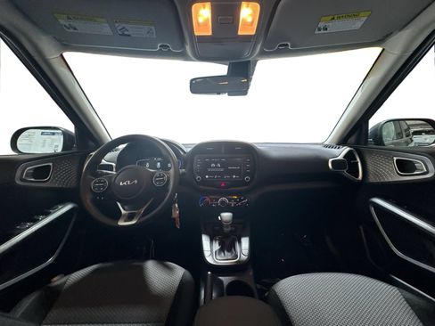 Used 2025 Kia Soul LX w/ LX Technology Package FWD image 13