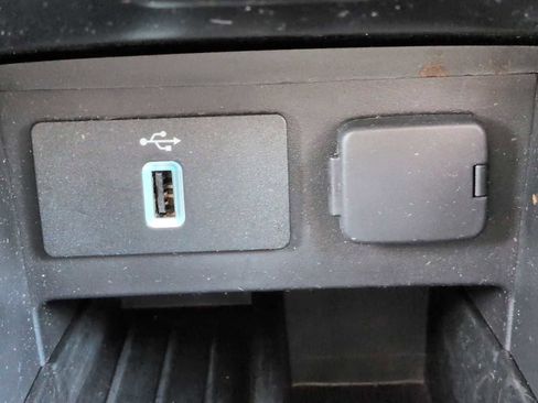 Used 2018 Ford Explorer XLT w/ Equipment Group 202A image 32