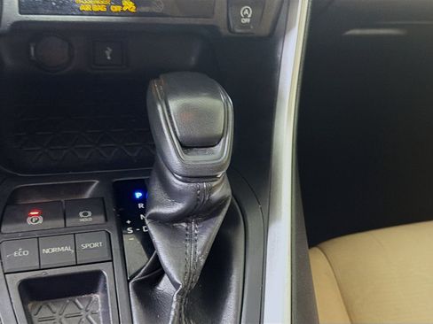 Used 2020 Toyota RAV4 XLE FWD image 23