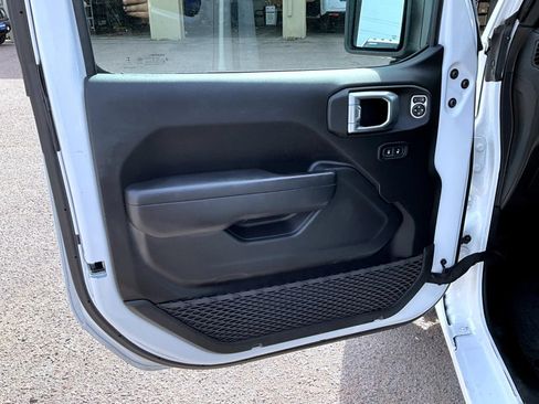 Used 2023 Jeep Gladiator Sport AWD/4WD image 10