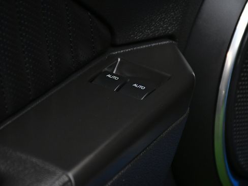 Used 2011 Ford Mustang Shelby GT500 w/ SVT Performance Pkg image 18