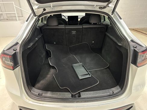 Used 2023 Tesla Model Y Long Range AWD/4WD image 7