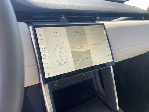 Used 2024 Land Rover Discovery Sport S image 14