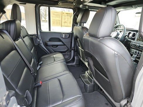 Used 2023 Jeep Wrangler Unlimited Sahara image 16
