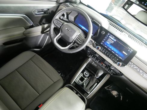 Used 2025 Chevrolet Colorado ZR2 w/ Technology Package image 9