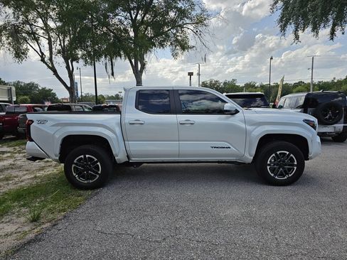 Used 2025 Toyota Tacoma TRD Sport AWD/4WD image 2