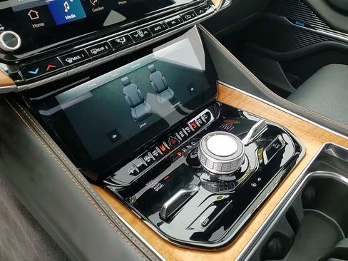 Certified 2024 Jeep Grand Wagoneer L Series III AWD/4WD image 35