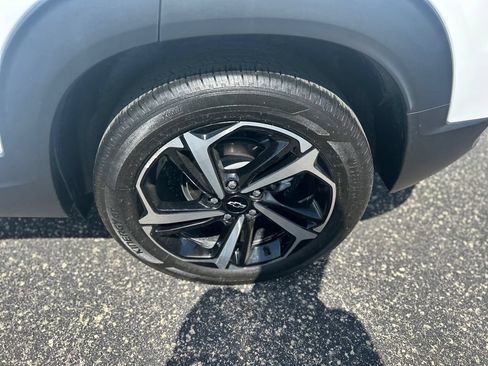 Used 2023 Chevrolet TrailBlazer RS w/ Sun and Liftgate Package FWD image 36