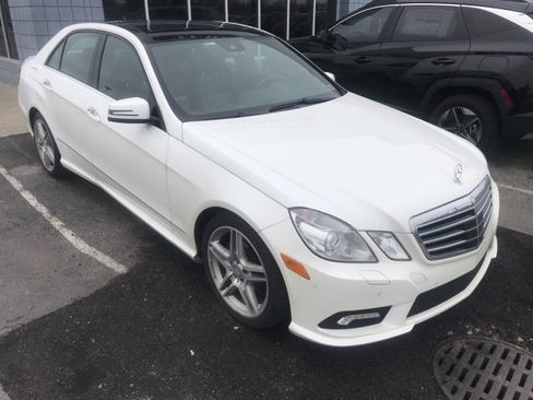 Used 2011 Mercedes-Benz E 350 4MATIC Sedan image 3