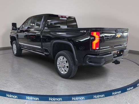 Used 2024 Chevrolet Silverado 2500 High Country w/ High Country Premium Package AWD/4WD image 9