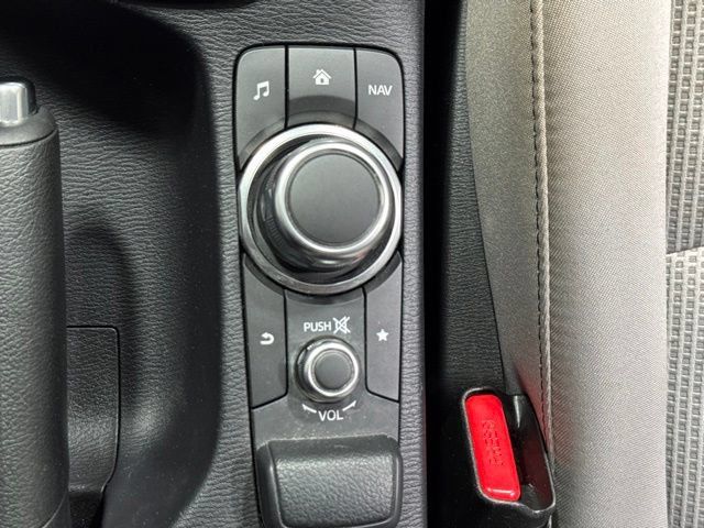 Used 2019 Toyota Yaris L FWD image 19