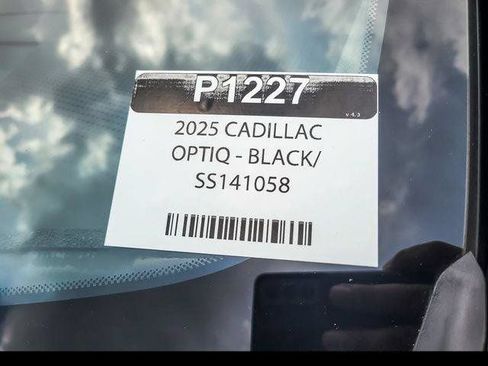 Certified 2025 Cadillac Optiq Luxury 2 w/ LPO, Floor Liner Package AWD/4WD image 38