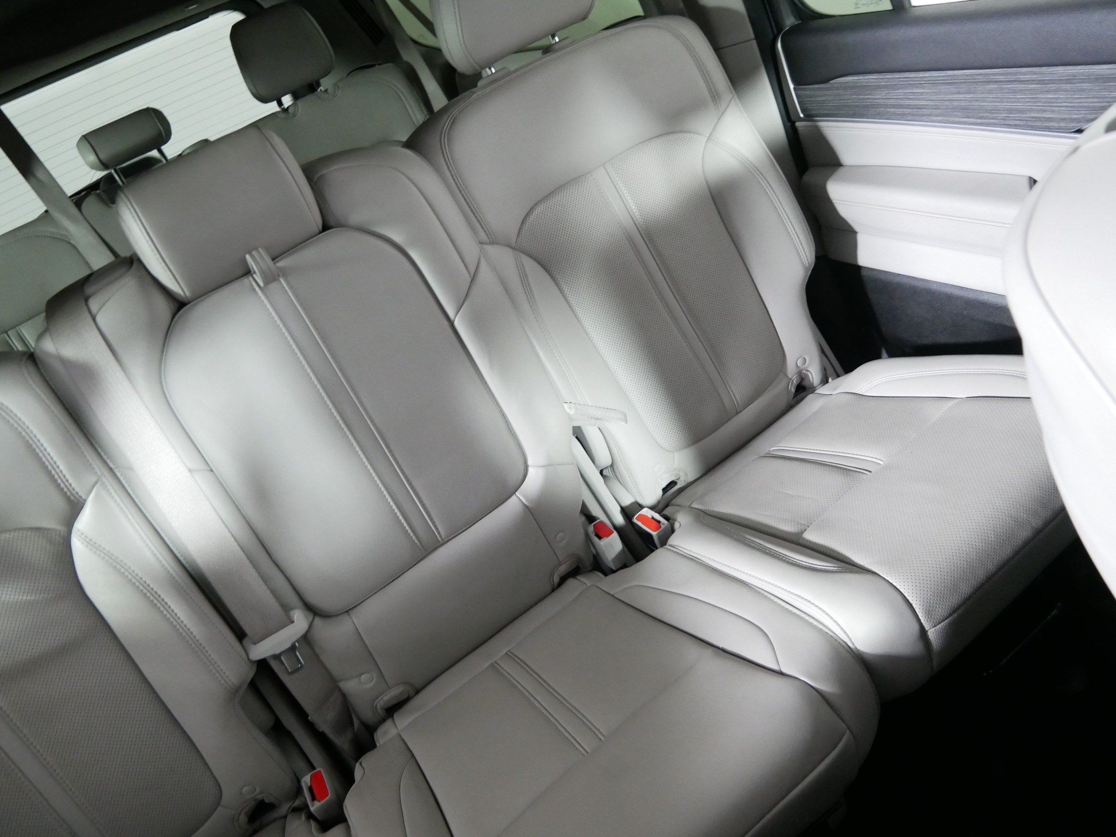 Used 2023 Jeep Wagoneer L Series II AWD/4WD image 14