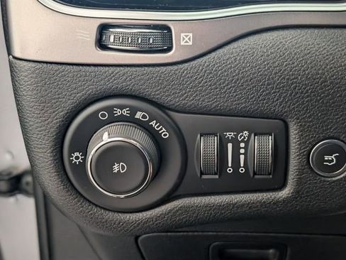 Used 2019 Jeep Cherokee Limited AWD/4WD image 26