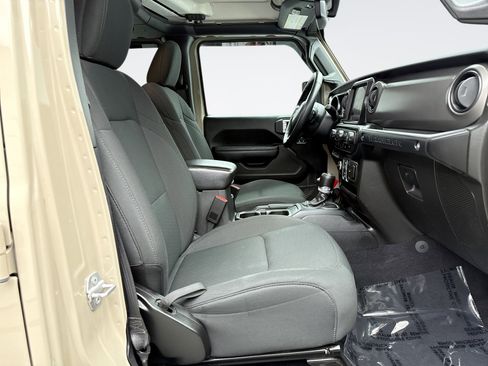Used 2022 Jeep Wrangler Unlimited Sport AWD/4WD image 18