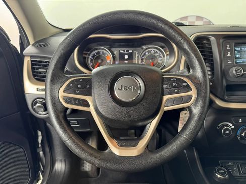 Used 2017 Jeep Cherokee Sport AWD/4WD image 13