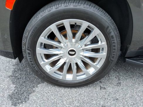 Certified 2021 Cadillac Escalade Premium Luxury AWD/4WD image 10
