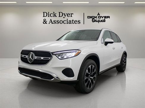 Used 2025 Mercedes-Benz GLC 350e 4MATIC image 8