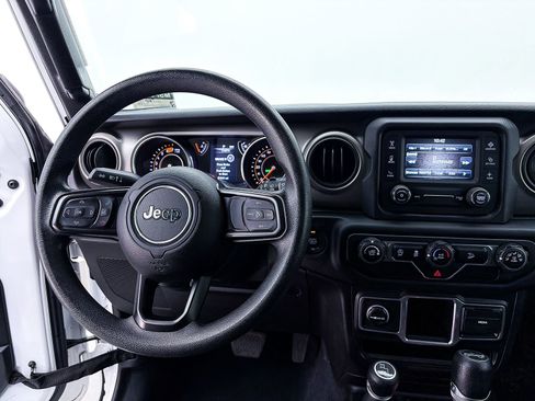 Used 2018 Jeep Wrangler Unlimited Sport AWD/4WD image 3