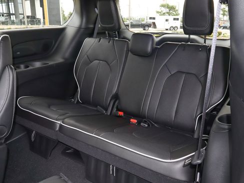 New 2026 Chrysler Pacifica Limited w/ S Appearance Package image 17