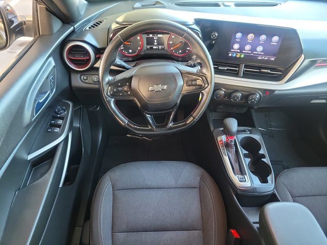 Used 2024 Chevrolet Trax RS FWD image 7