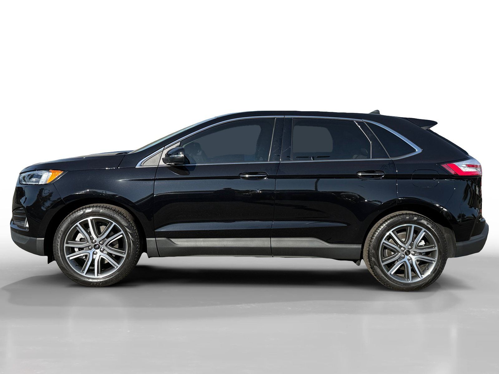 Used 2024 Ford Edge Titanium w/ Equipment Group 301A AWD/4WD image 2