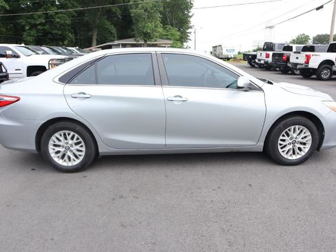 Used 2017 Toyota Camry LE FWD image 3