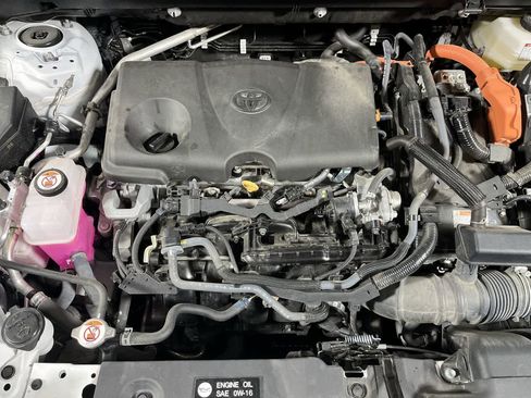 Used 2025 Toyota RAV4 XLE AWD/4WD image 12