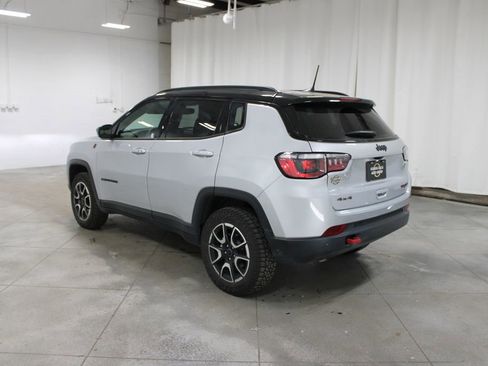 Used 2025 Jeep Compass Trailhawk image 7