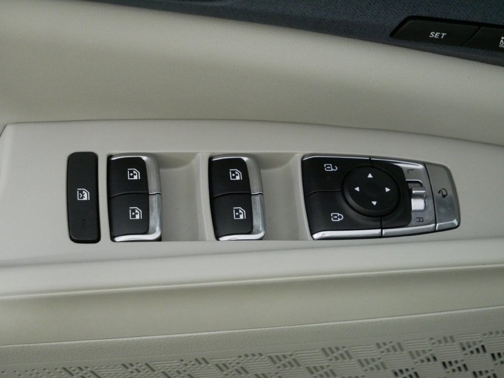Used 2026 Kia Carnival SX FWD image 24