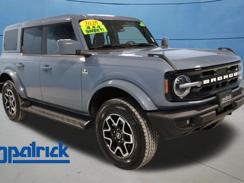 Used 2025 Ford Bronco Outer Banks AWD/4WD image 1