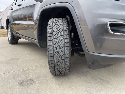 Used 2017 Jeep Grand Cherokee Laredo w/ Quick Order Package 23E image 16