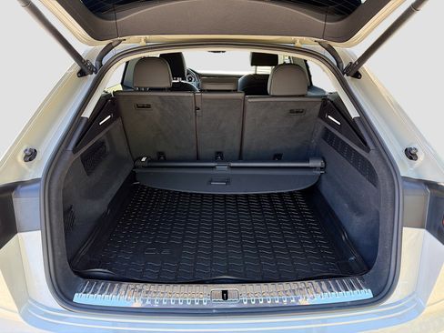 Used 2022 Audi Q8 Premium w/ Convenience Package image 12