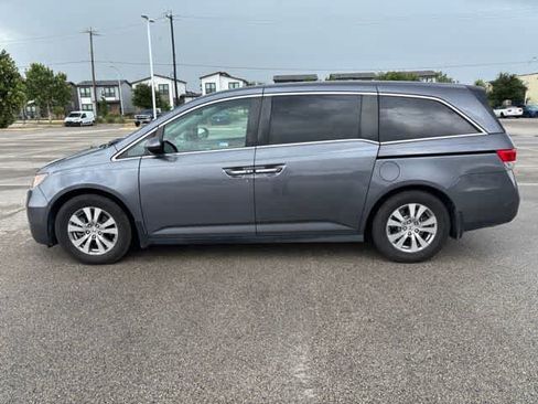 Used 2016 Honda Odyssey SE image 2