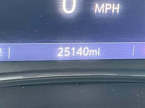 Used 2023 Chevrolet Traverse LT image 24