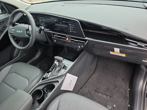 New 2026 Kia Niro FWD image 12