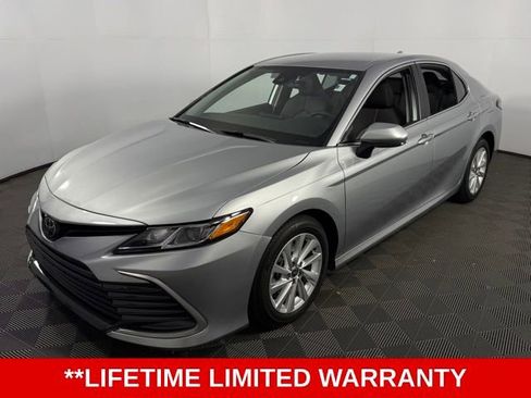 Used 2023 Toyota Camry LE image 3