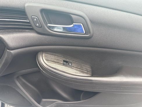 Used 2016 Chevrolet Malibu LT FWD image 11