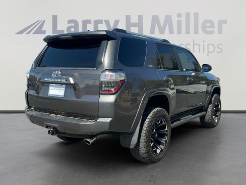 Used 2019 Toyota 4Runner SR5 AWD/4WD image 5