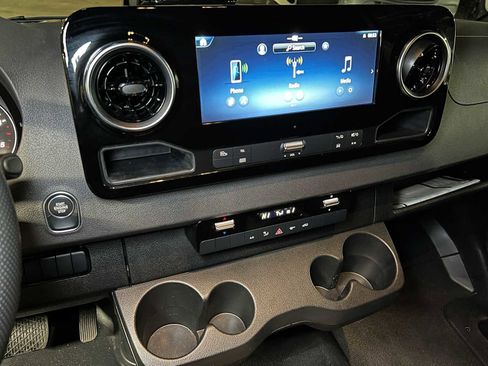 Used 2025 Mercedes-Benz Sprinter 2500 image 30
