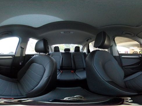 Used 2025 Volkswagen Jetta SE image 42