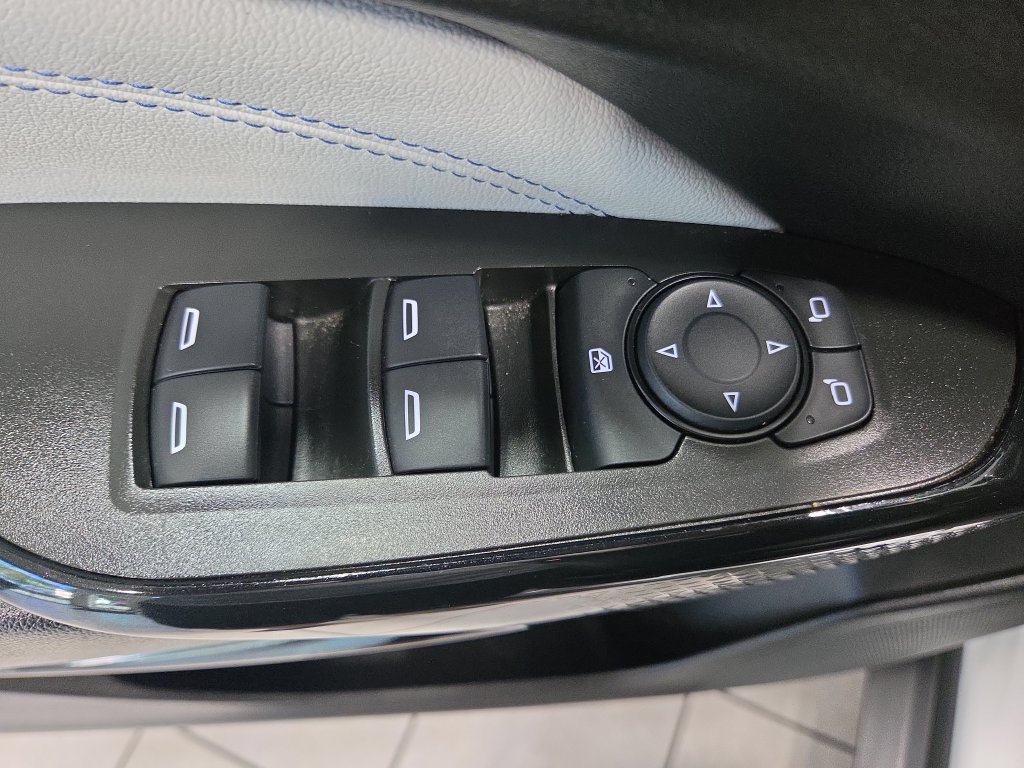 Used 2025 Chevrolet Trax LT w/ LT Convenience Package FWD image 26
